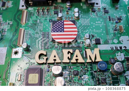 GAFAMと半導体、アメリカ国旗、マザーボード 108368875