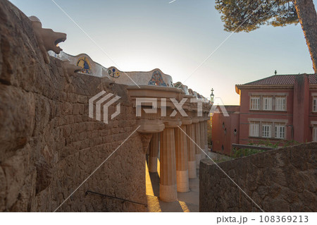 朝日のグエル公園 108369213