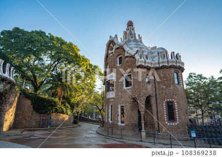 朝のグエル公園 108369238