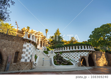 朝のグエル公園 108369240