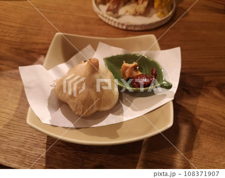 青森県産にんにくの丸揚げ 居酒屋メニュー 青森県産にんにくの丸揚げ 居酒屋メニュー 108371907