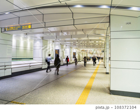 新宿駅 西口地下通路 新宿駅 西口地下通路 108372104