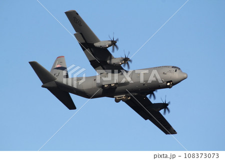 横田基地所属のC130Jスーパーハーキュリーズ輸送機 108373073
