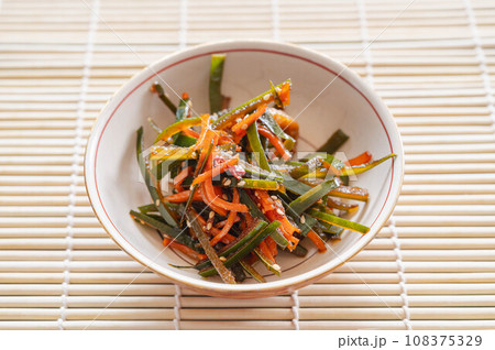 冬瓜の皮のきんぴら 108375329