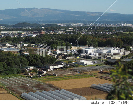 畑のある風景 108375696