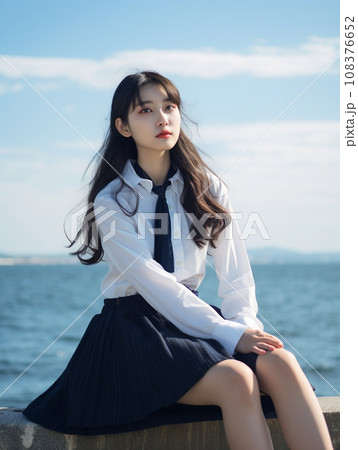 海岸で座る女子高生 海岸で座る女子高生 108376652