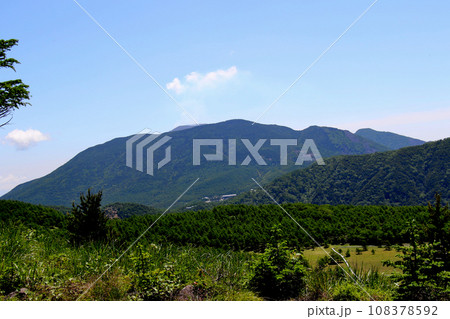 池の平湿原　から　水ノ塔山・篭ノ塔山　を望む 108378592