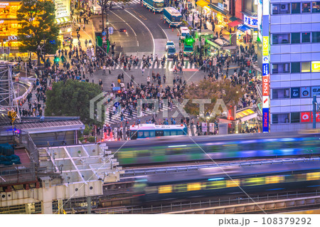 日本の東京都市景観2023ハロ本番。渋谷スクランブル交差点などを望む…=10月31日 日本の東京都市景観2023ハロ本番。渋谷スクランブル交差点などを望む…=10月31日 108379292