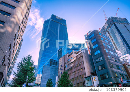 日本の東京都市景観 本日開業の虎ノ門ヒルズステーションタワー（虎ノ門ヒルズ駅）などを望む＝10月6日 108379903