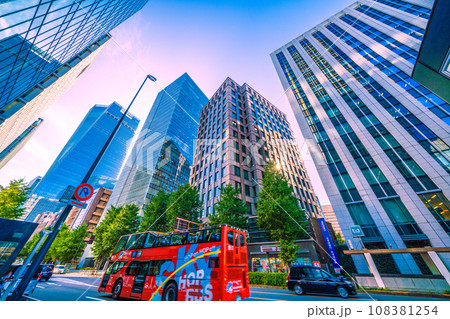 日本の東京都市景観 本日開業の虎ノ門ヒルズステーションタワー（虎ノ門ヒルズ駅）やビル群などを望む 108381254