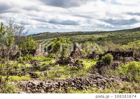 Rocky house ruins on small historic countryside village of Igatu, Chapada Diamantina, Bahia, Brazil. Rocky house ruins on small historic countryside village of Igatu, Chapada Diamantina, Bahia, Brazil. 108381674