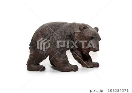 熊の置物　木彫りの熊 108384371