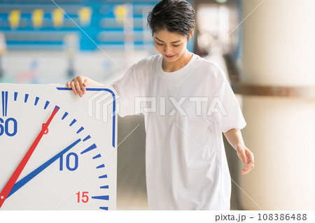 スイミングと女性 スイミングと女性 108386488