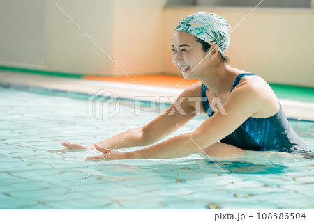 スイミング 108386504