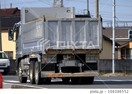 ダンプトラック 108386552