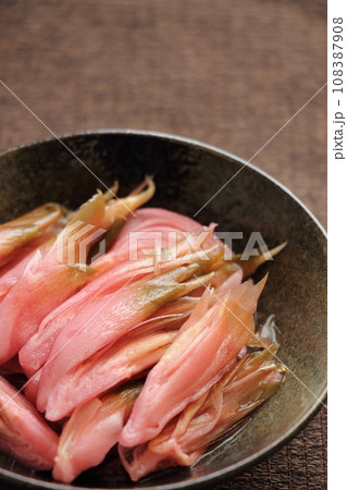 ミョウガの甘酢漬け 108387908