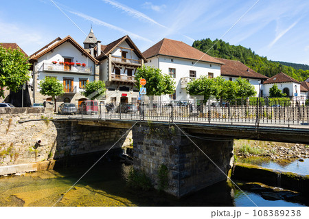 Ochagavia townscape with typical residential buildings along stone embankment 108389238