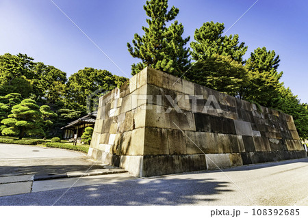 東京北の丸公園　江戸城　中之門跡　東京都千代田区 108392685