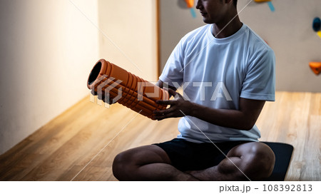 スポーツをする男性 スポーツをする男性 108392813