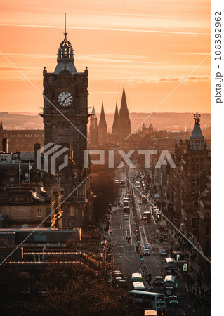 イギリススコットランドのエディンバラの夕景 108392962