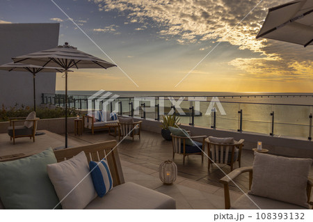 ヒルトン宮古島からの夕日ルーフトップバーより① 108393132