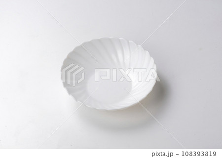 白い皿 白い皿 108393819
