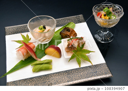料亭で出される旬の食材を盛り付けた料理　八寸 108394907