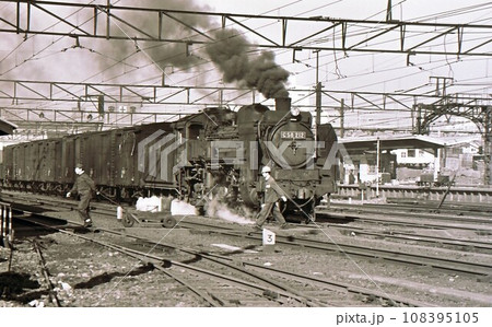 昭和43年 蒸気機関車C58牽引貨物列車 八高線 八王子駅 東京都 昭和43年 蒸気機関車C58牽引貨物列車 八高線 八王子駅 東京都 108395105