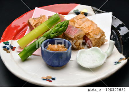 お肉の料理 和牛ロースナッツ揚げ お肉の料理 和牛ロースナッツ揚げ 108395682