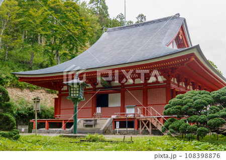 達谷西光寺の朱色の金堂【達谷窟毘沙門堂】岩手県平泉町 108398876