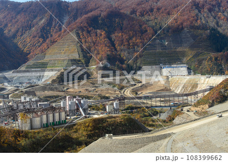 2023年11月成瀬ダム工事現場　夢仙人大橋より　秋田県 108399662