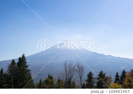 足和田山（五湖台）の山頂から見た富士山（河口湖） 108401407
