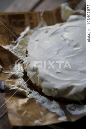 ワンホールの手作りレアチーズケーキ ワンホールの手作りレアチーズケーキ 108401677