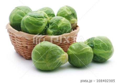 Rosenkohl or Brussels sprouts 108402305