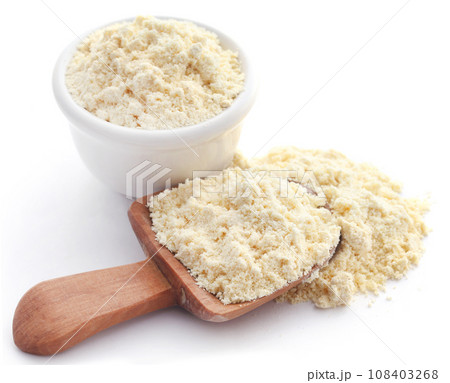 Gram flour in bowl and wooden scoop 108403268
