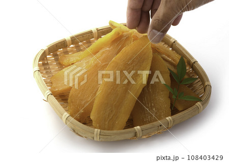 秋から冬の味覚　手作りの干し芋 108403429