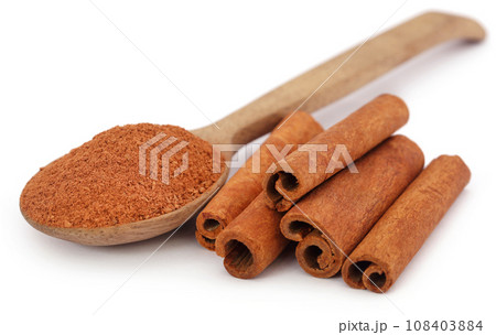 Fresh aromatic cinnamon with powder spice 108403884