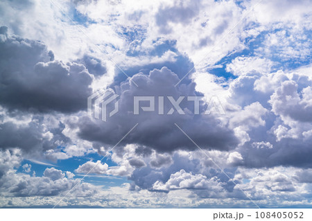 夏の雲・発達中の雨雲 108405052