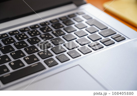 ノートパソコンのキーボード ノートパソコンのキーボード 108405880