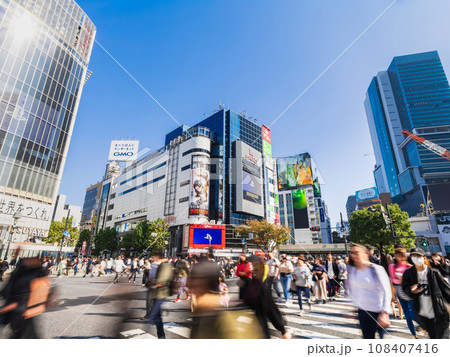祝日の渋谷駅前 スクランブル交差点 祝日の渋谷駅前 スクランブル交差点 108407416