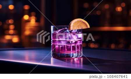 バーカウンターに置かれた紫のカクテル バーカウンターに置かれた紫のカクテル 108407641