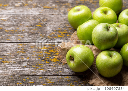 Fresh green apples 108407884