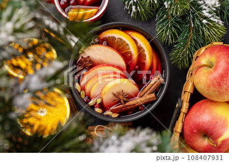 Hot mulled wine 108407931