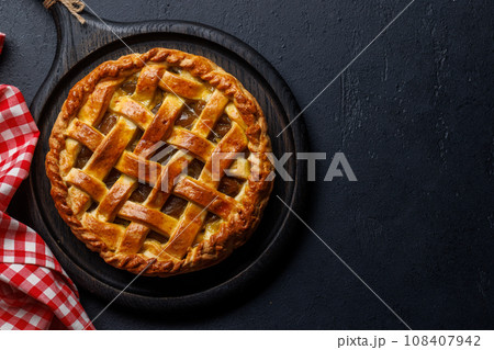 Delicious Apple Pie with Fresh Red Apples Delicious Apple Pie with Fresh Red Apples 108407942