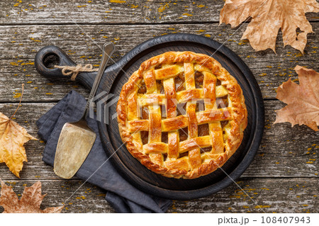 Delicious Apple Pie with Fresh Red Apples Delicious Apple Pie with Fresh Red Apples 108407943