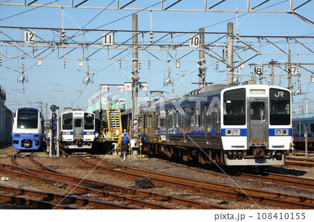 常磐線：勝田車両センターに留置中のE653系・415系電車 108410155