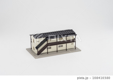 白背景で周辺余白多めのアパートのイメージ 白背景で周辺余白多めのアパートのイメージ 108410380