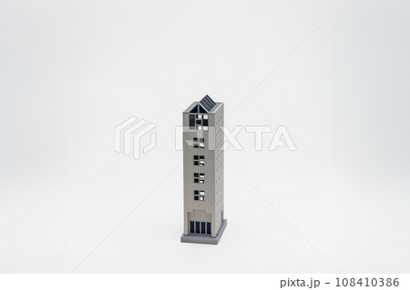 余白多めで幅の狭いオフィスビルのイメージ 108410386