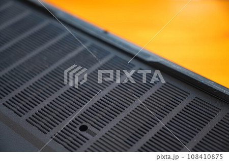 ノートパソコンの排気口 108410875