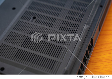 ノートパソコンの排気口 108410877